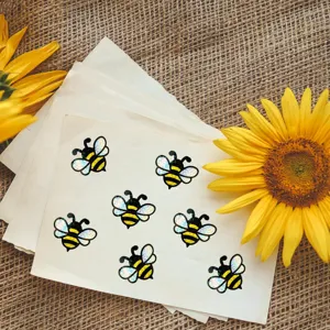 Holografische Bienensticker für Tagebuch und Geschenkverschluss, glitzernde Produktdetails.