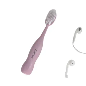 Brosse à dents jumbo à poils souples, tête large et manche rose pour le soin quotidien des dents.