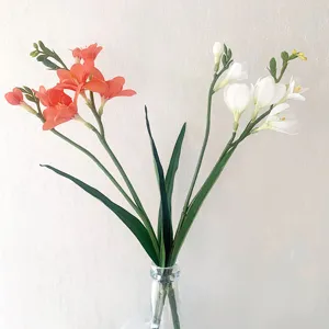 Fiori di Fresia Artificiali Stelo Singolo Tocco Reale Fiori di Plastica per Casa Matrimonio Decorazione Tavola Composizione Floreale Forniture per Feste