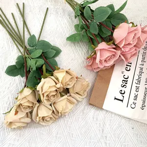 Detailansicht künstlicher Rosenblumenstrauß, ideal für Heimdekoration und Hochzeiten.