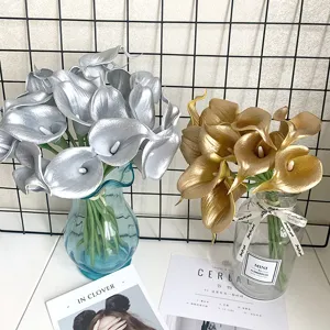 Kunstmatige Calla Lelie PU bloemen boeket in glazen vaas voor thuis bruiloft decor.