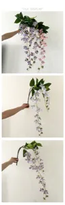 Vue détaillée de fleurs de glycine artificielles en soie suspendues, beau décor de vigne.