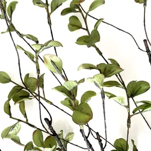 Kunstmatige groene bladtak stengel voor hotel restaurant huis bloemendecoratie detail