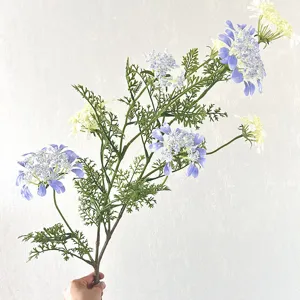 Branche de fleurs artificielles dentelle violette blanche pour décoration de mariage et bouquet.