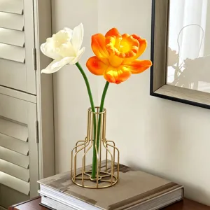 Künstliche PU Narzissen Blumen im goldenen Drahtvasen Set für moderne Heimdekoration