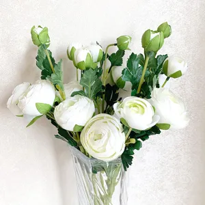 Bouquet di fiori di ranuncolo bianco artificiale per decorazioni domestiche matrimonio composizione.