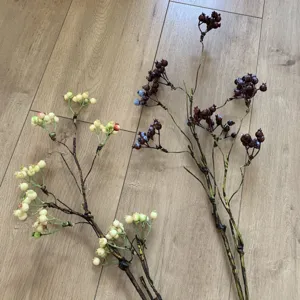 Künstliche Beeren Zweige, dekorative künstliche Blumen Stiele für Wohnzimmer Vasen Dekoration.