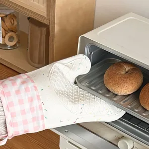 Guanti da forno in silicone a quadri rosa per cottura, guanti termici resistenti al calore.