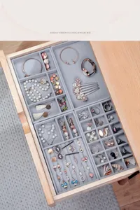 Caja de almacenamiento de joyas de terciopelo bandeja organizador para collares anillos.