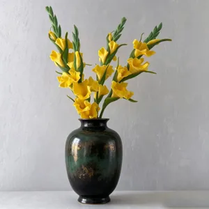 Europäische künstliche Gladiolen Blumen Gesteck in Keramikvase für Heimdeko und Hochzeit.