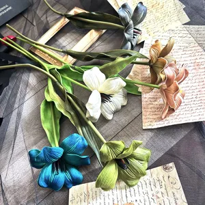 Fiori di tulipani artificiali in PU retrò per decorazione matrimonio e oggetti di scena foto