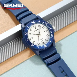 SKMEI waterproof quartz watch for men and women, stylish silicone strap casual sports wristwatch.