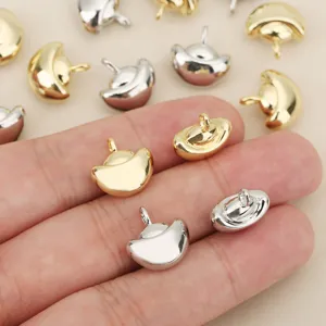 Detailansicht von 3D-Gold- und Silberbarren-Anhänger-Charms für Schmuckherstellung DIY.