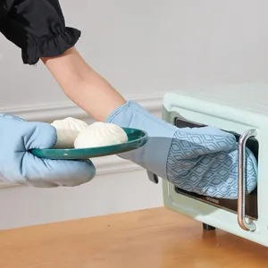 Gants de cuisine en silicone résistants à la chaleur avec motif antidérapant pour cuisson.