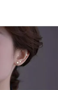 Set de pendientes de titanio con cristales delicados para orejas sensibles y cartílago.