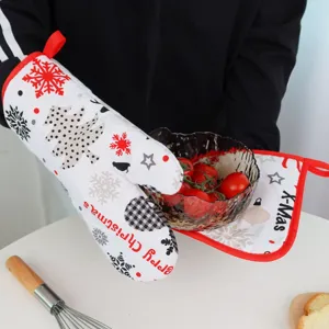 Christmas heat insulation gloves oven mitts and pot holders set for kitchen baking.