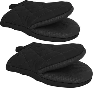 Thickened heat resistant oven mitts black quilted design detail view for safe baking cooking.