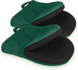 Thickened heat-resistant duckbill oven mitts and pot holders set for safe kitchen baking.