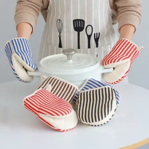 Dicke hitzebeständige Ofenhandschuhe, verbrühungssichere Küchenhandschuhe zum Backen und Kochen.