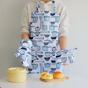 Keukenschort en ovenwanten set met blauwe kookgerei print voor bakken en koken