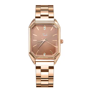 Elegante orologio da donna al quarzo rettangolare in oro rosa con cinturino in metallo.