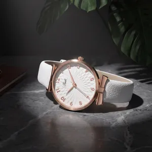 Orologio da donna al quarzo elegante con cinturino in pelle bianca cassa oro rosa dettaglio fiocco.