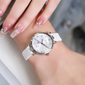 Orologio al quarzo minimalista con cinturino in silicone bianco e simpatici numeri.