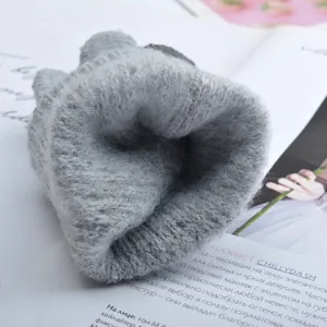 Winter warm knitted touchscreen gloves for women and men, cute fleece-lined fuzzy grey mittens.