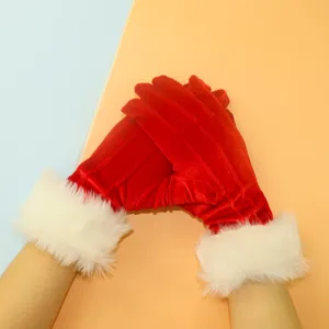 Gants de Noël en velours rouge avec poignets en fausse fourrure blanche pour femmes détail