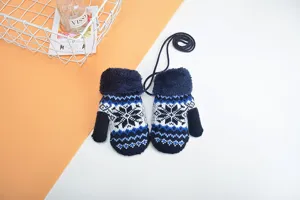 Kinder Winter warm dicke gefütterte Strickfäustlinge mit Schneeflocken Muster und Umhängeband.