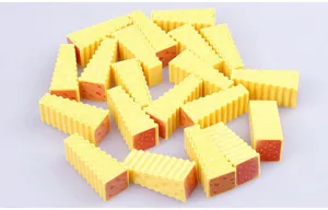 Dettaglio blocchi di equilibrio formaggio colorati giocattolo, plastica per bambini.