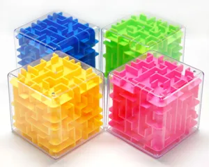3D doolhof kubus detail, kleurrijk transparant puzzel speelgoed voor hersentraining spel.