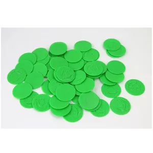 Jetons de jeu éducatifs en plastique vert avec motif gaufré de dessin animé pour enfants.