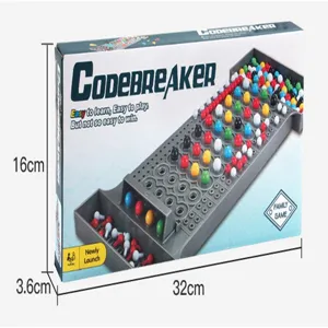Vue détaillée de l'emballage du jeu de société Codebreaker avec pions colorés et accessoires.