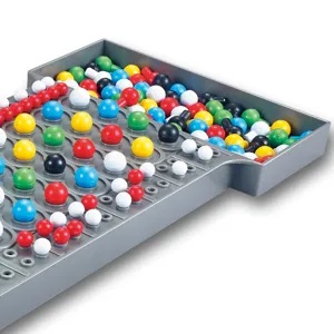 Jeu de societe Mastermind de code avec epingles de puzzle logiques colorees pour enfants famille.