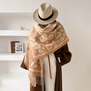 Écharpe Femme Rétro Imprimé Léopard Cœur Hiver Double Face Jacquard Châle à Glands Chaud Cache-Col en Polyester Pashmina