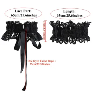 Détail de ceinture corset en dentelle noire avec motif floral ajouré et beaux rubans.