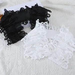 Vue détaillée ceinture dentelle femme corset creux floral mode robe accessoire noir blanc