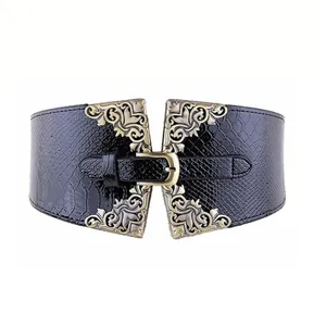 Ceinture large élastique pour femme, modèle rétro noir texturé serpent avec boucle vintage.