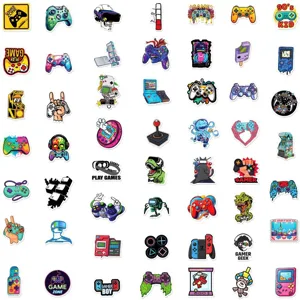 Dettagli di adesivi per videogiochi colorati, perfetti per skateboard e valigie laptop.