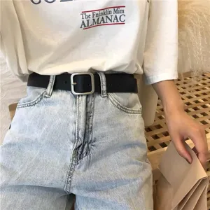 Minimalist square pin buckle women belt retro black leather belt for casual daily wear.