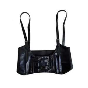 Zwarte punk corset riem voor vrouwen, kunstlederen harnas vest met schouderbanden en gespen.