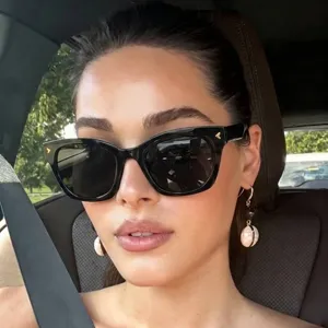 Women Men Fashion Square Frame Sunglasses UV400 Protection Retro Oversized Eyewear With Metal Arrow Decor For Travel Driving Daily
