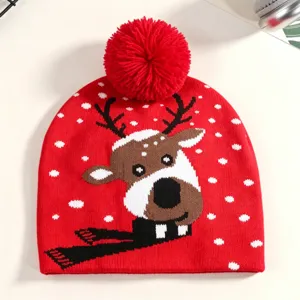 Weihnachtliche Strickmütze mit rotem Bommel, Rentier-Muster, warme Wintermütze für Damen.