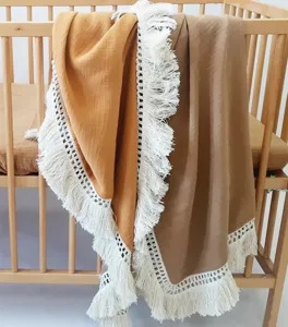 Weiche Baumwolle Baby Gaze Decke mit Fransenrand, ideal für Kinderwagen oder Bettchen.