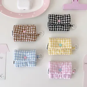 Étui pour Écouteurs Plaid Matelassé Style Ins Bouton-Pression Cœur Pochette de Rangement Portable pour Câble de Données et Carte
