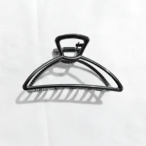 Minimalist metal hair claw clip, sleek arch alloy shark clip for elegant hair styling.