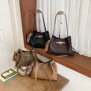 Women stylish single shoulder crossbody bag autumn new niche design casual textured handbag