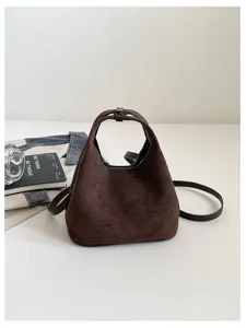 Sac bandoulière croissant en daim marron style coréen sac à main minimaliste polyvalent automne