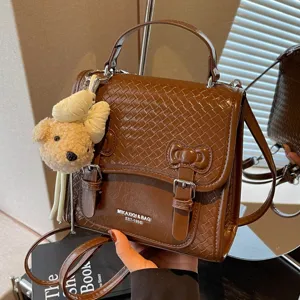 Mochila de Mujer Casual Preppy de Cuero PU Tejido Vintage Costuras en Contraste Lazo Colgante de Teddy Bolsa de Escuela Viaje